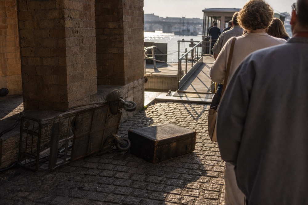 Rowes Wharf departure point with harbor view